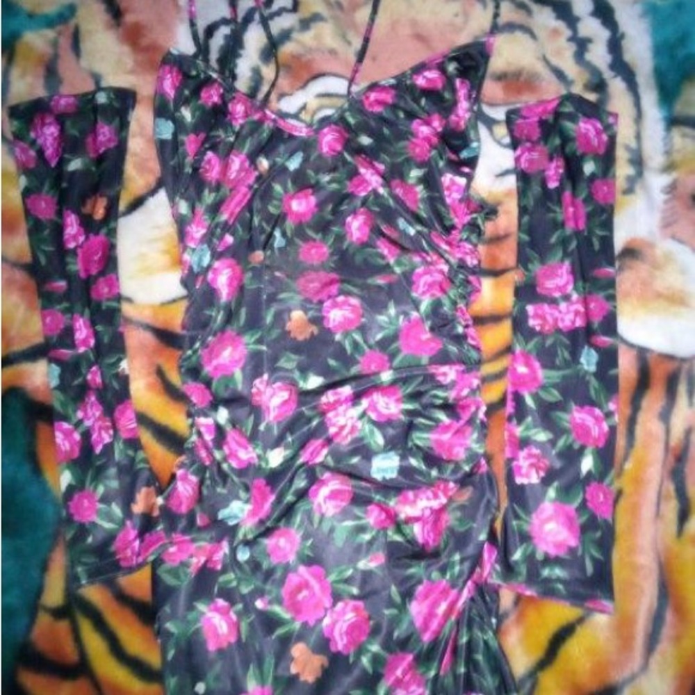 Flower dress with arm sleeves